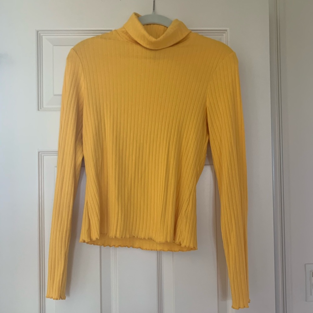 Yellow turtleneck. Never worn sz S